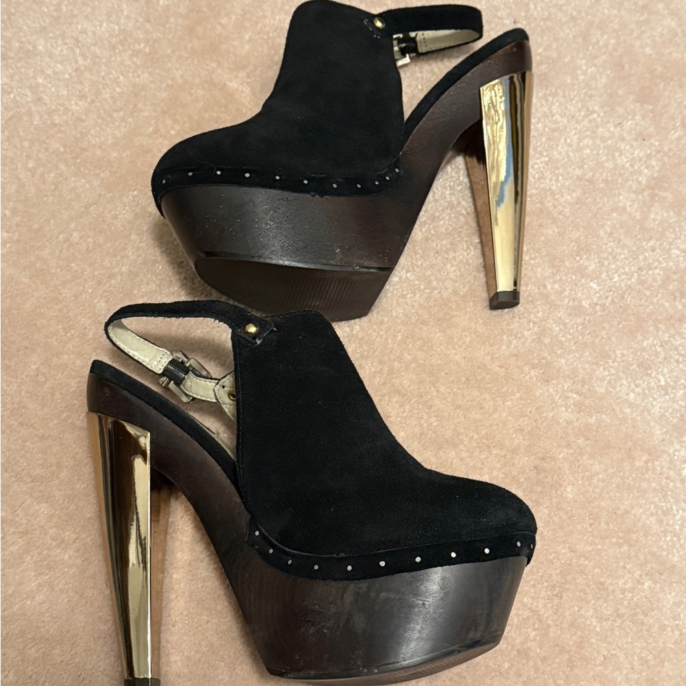 Elegant Black and Gold Platform Heels